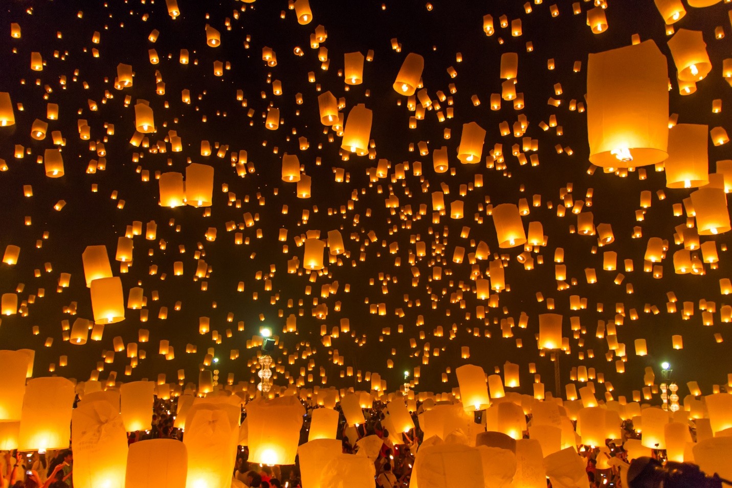 Many lighted balloon lanterns lighting the night sky 